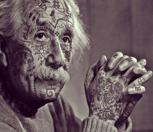 Tetovált Einstein