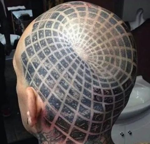Tetoválás fejen